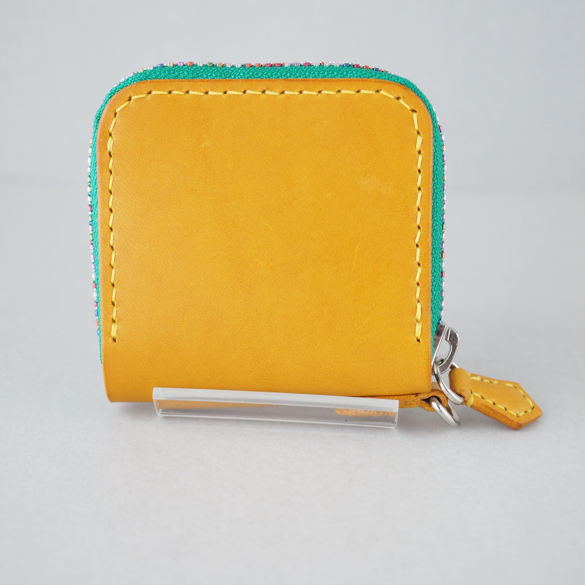 イタリアンレザー（クラストとリネア ヴァスカ ボックス）を使ったL字型ファスナー財布