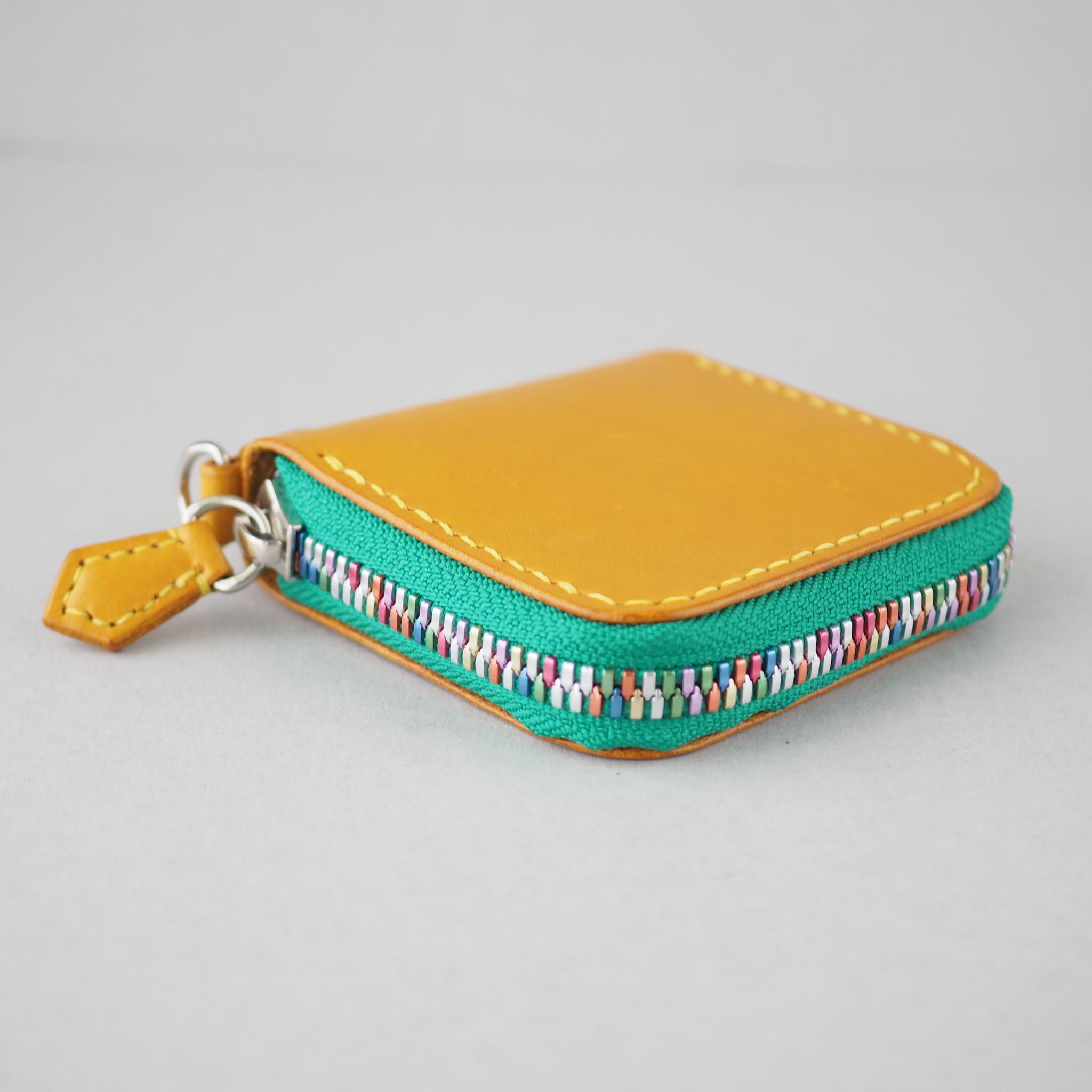 イタリアンレザー（クラストとリネア ヴァスカ ボックス）を使ったL字型ファスナー財布 | 5枚目