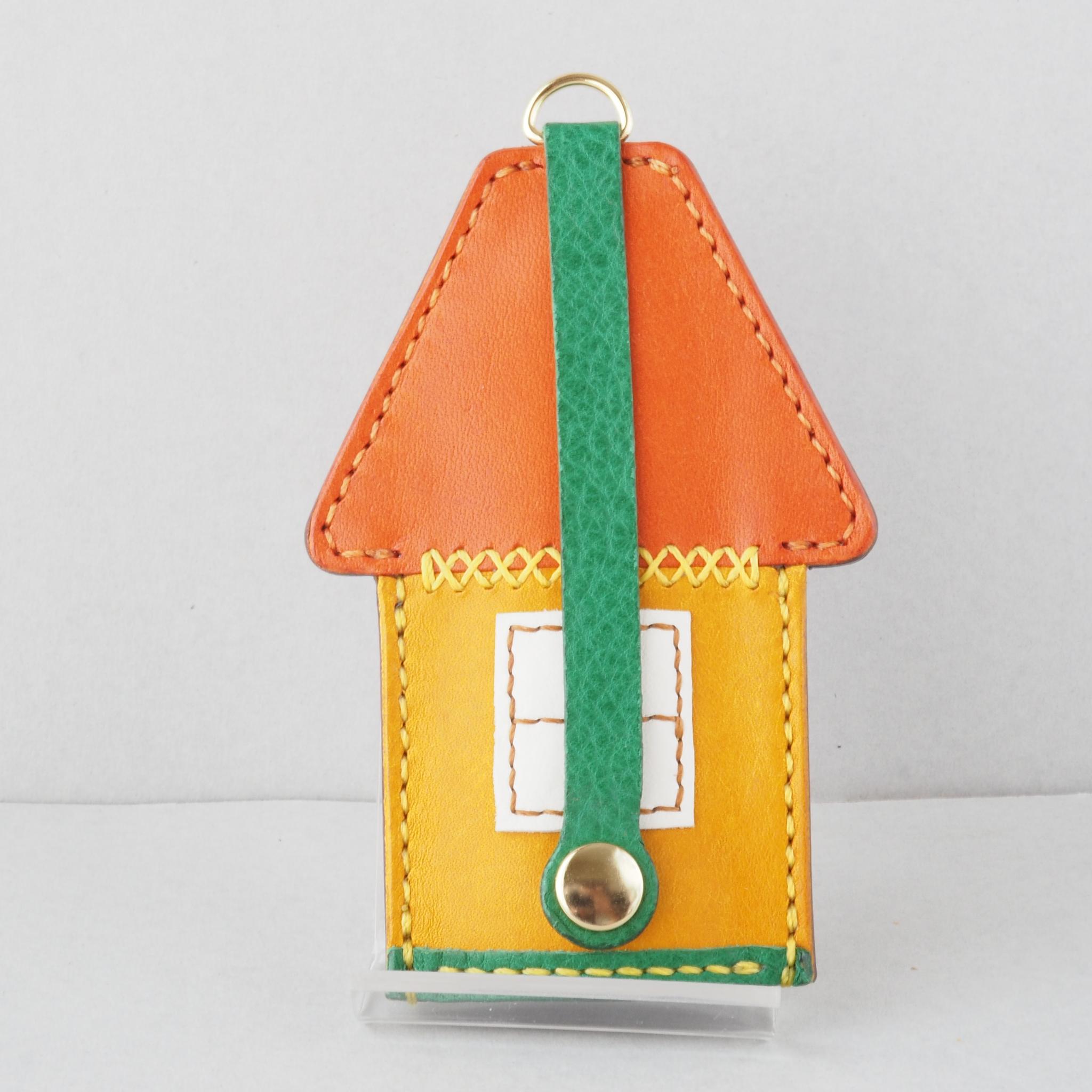 [受注制作] イタリアンレザーを使った「ハウス型キーケース」 | 2枚目