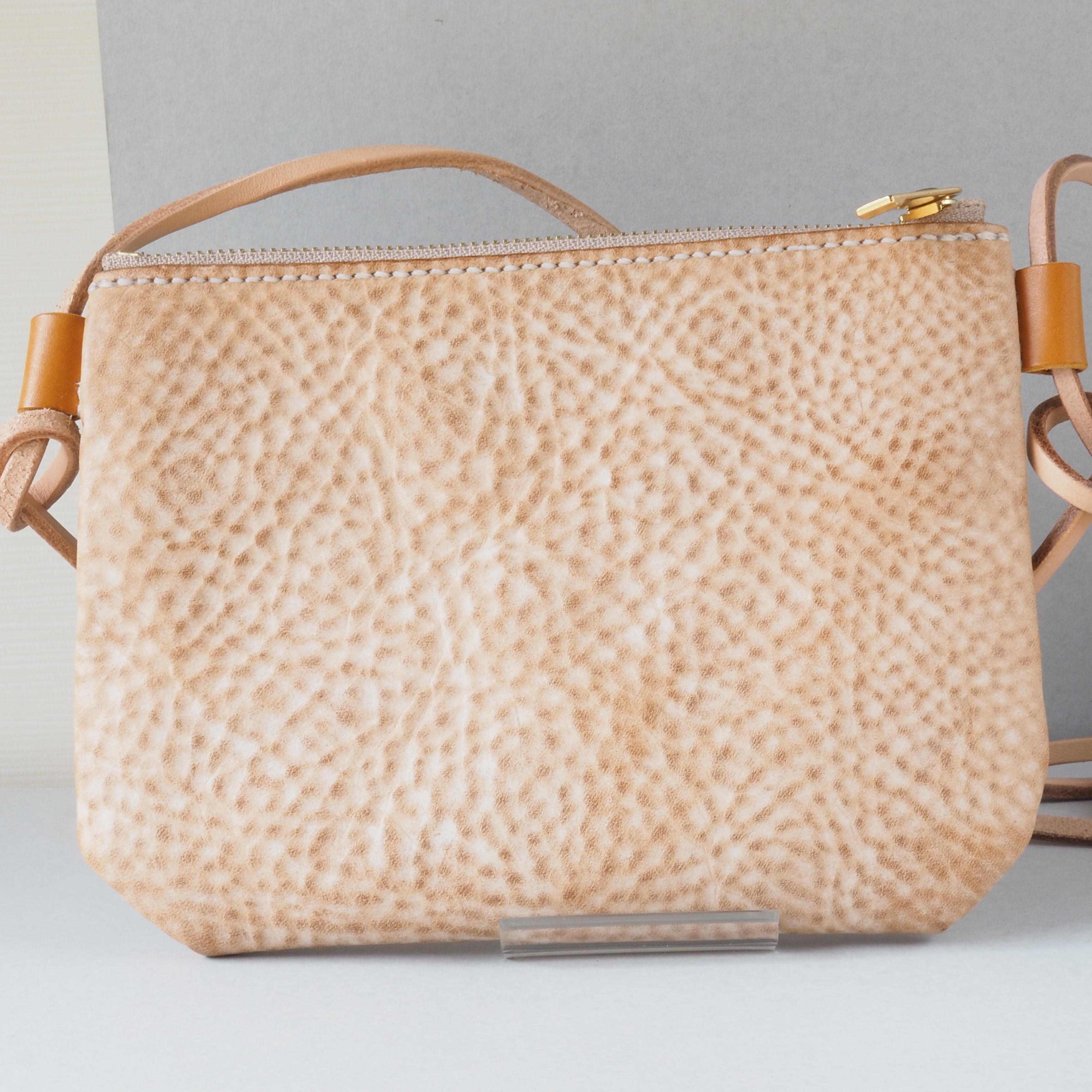 本革 イタリアンレザー アラスカ （ナチュラル）を使ったサコッシュ