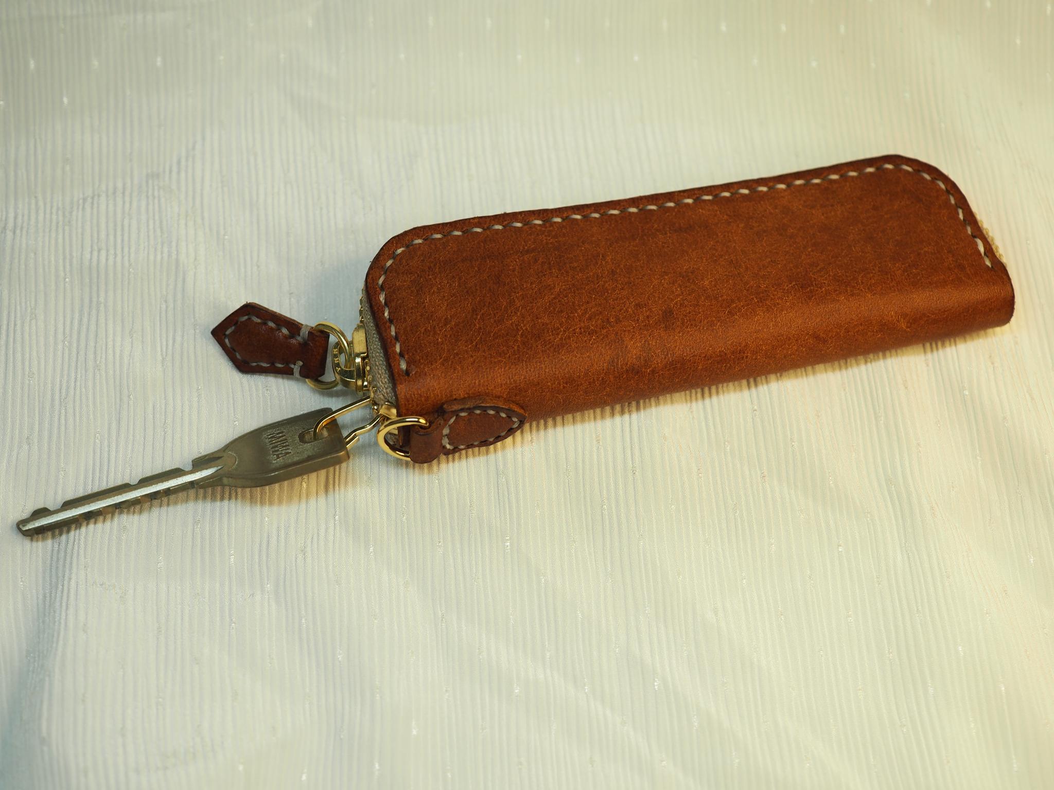 [受注制作]イタリアンレザー （マルゴー ブラウン）を使ったラウンドファスナー 回転式キーケース | 2枚目